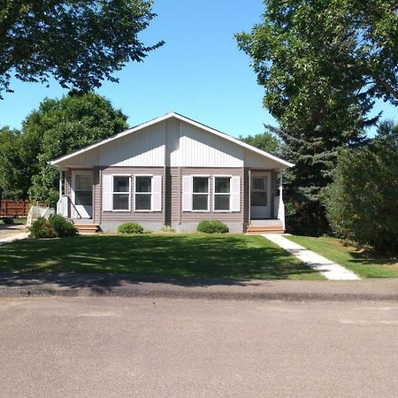 Campbell'S Accommodations Gull Lake ภายนอก รูปภาพ